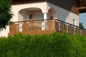 Alubalkone in Holzoptik