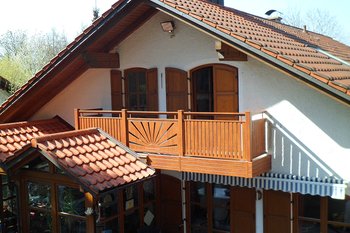 Alubalkone in Holzoptik - BZT Design