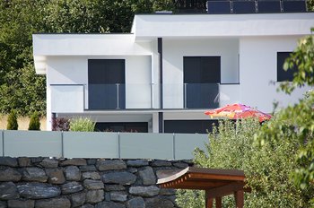 Balkongeländer-Alukonstruktion-modern-Glas